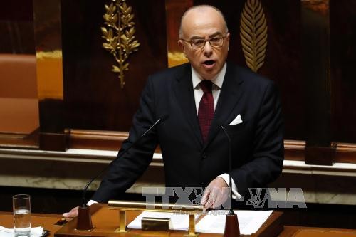 Bernard Cazeneuve obtient la confiance de l'Assemblée nationale 