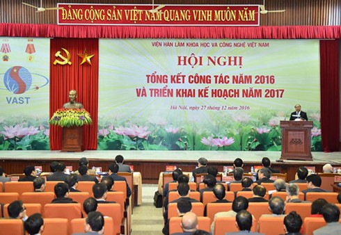 Nguyen Xuan Phuc à l’Académie des Sciences et des Technologies du Vietnam