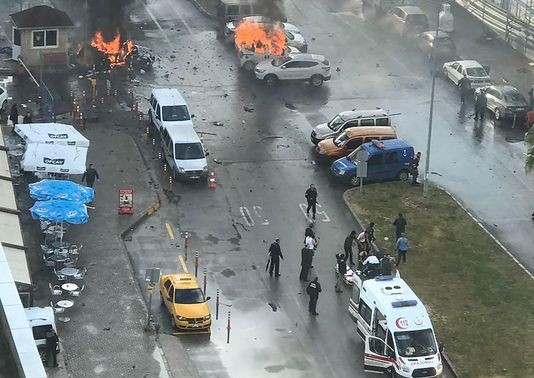 Turquie : explosion à la voiture piégée à Izmir