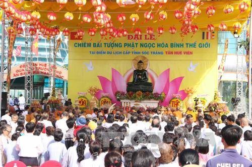 Soc Trang (Sud) accueille la statue du Bouddha de Jade pour la paix universelle
