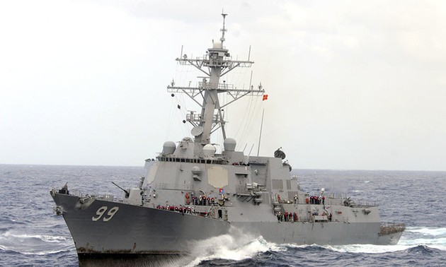 Détroit d'Ormuz: un destroyer US tire contre des vedettes iraniennes