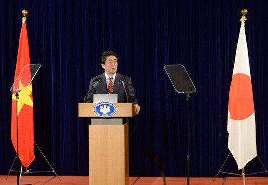 La visite du Premier ministre Shinzo Abe au Vietnam couverte par la presse japonaise