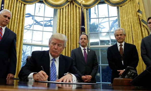 TPP: Donald Trump signe l'acte de retrait des Etats-Unis