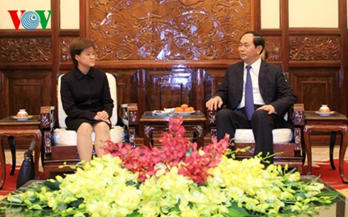 Tran Dai Quang reçoit l’ambassadrice de Singapour