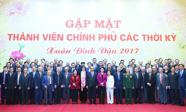 Nguyen Xuan Phuc rencontre d’anciens membres du gouvernement