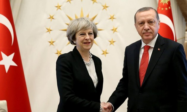 Theresa May veut doper les relations avec la Turquie