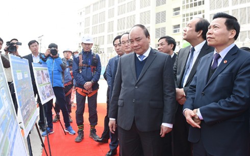 Le Premier ministre visite certaines entreprises à Bac Ninh