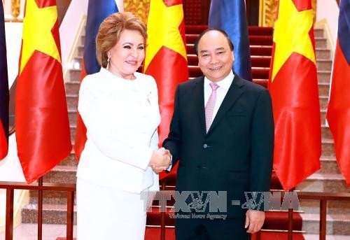 Nguyên Xuân Phuc reçoit la présidente du conseil de la Fédération russe