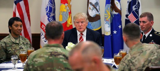 Etats-Unis: Trump promet une enveloppe de 54 milliards de dollars pour l’armée