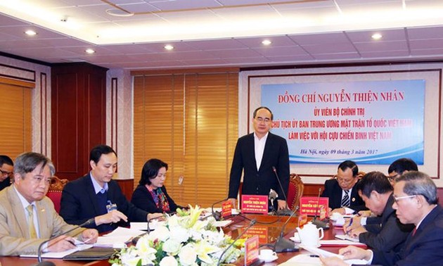 Nguyen Thien Nhan travaille avec l’Association des anciens combattants