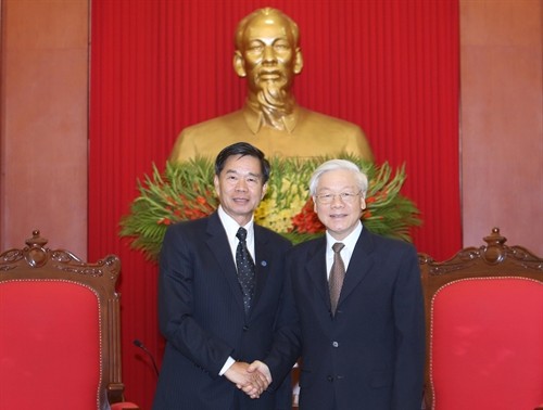 Les dirigeants vietnamiens reçoivent le maire de Vientiane