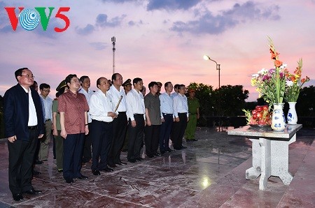 Nguyen Xuan Phuc rencontre des responsables de Sun Group à Phu Quoc
