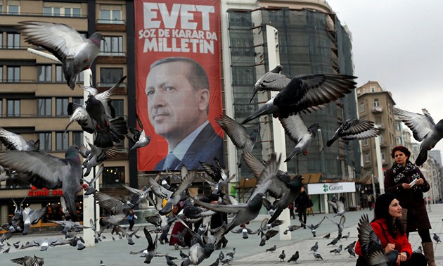 Référendum turc: les critiques de l'OSCE provoquent l'ire d'Ankara