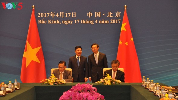 Le Vietnam et la Chine dynamisent leurs relations  