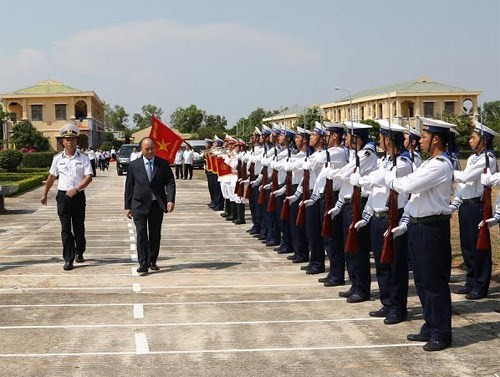 Le Premier ministre inspecte la brigade de missile de la 2ème zone de la Marine