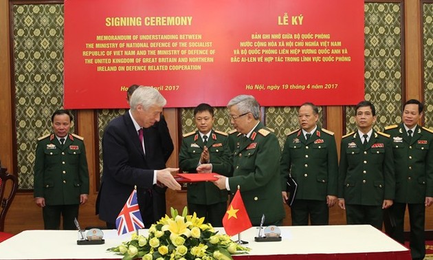 Intensifier la coopération défensive Vietnam-Royaume-Uni
