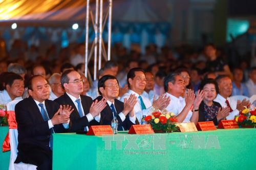 Nguyên Xuân Phuc à la célébration du 25ème anniversaire de refondation de Trà Vinh