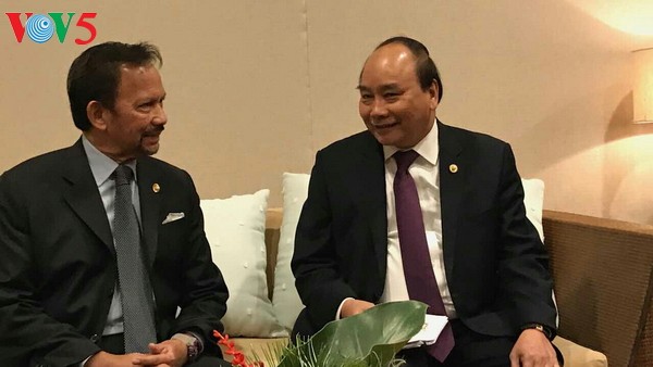 Les rencontres bilatérales du Premier ministre vietnamien à Manille