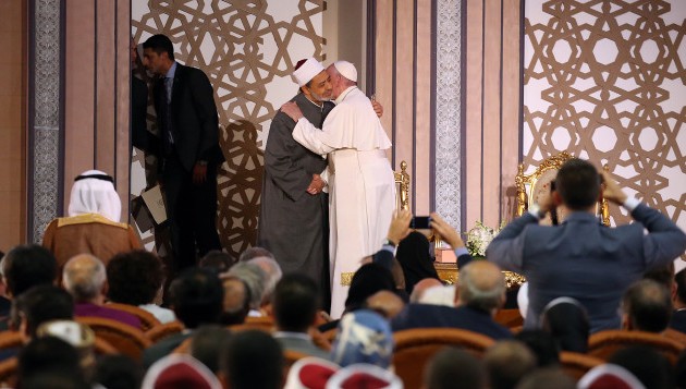 Le pape au Caire pour renouer le dialogue avec l'islam