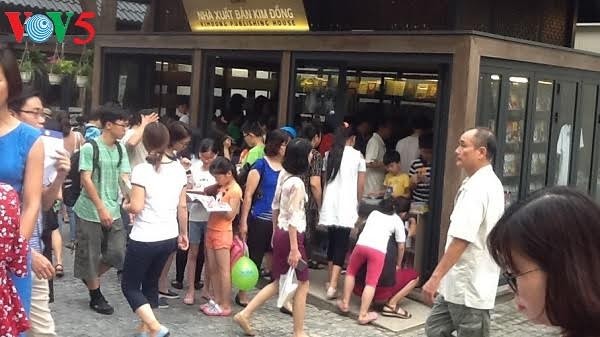 Ouverture de la rue des livres à Hanoi