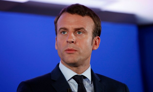  Emma­nuel Macron porte plainte après la paru­tion de docu­ments sur un compte caché cités par Marin