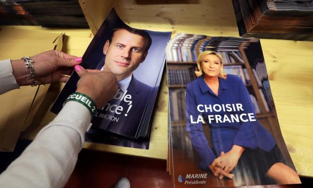 Le second tour de l'élection présidentielle française: les bureaux de vote ont ouvert