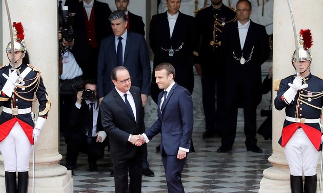 Emmanuel Macron officiellement investi président de la France