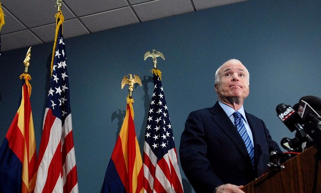 John McCain demande l'expulsion de l'ambassadeur turc à Washington