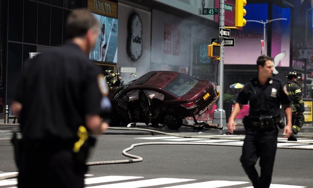 New York: une voiture fonce dans la foule à Times Square