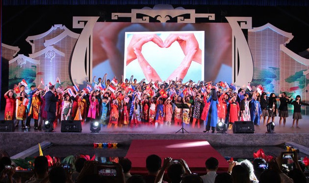 Un millier d’artistes au concours de chant choral de Hoi An  
