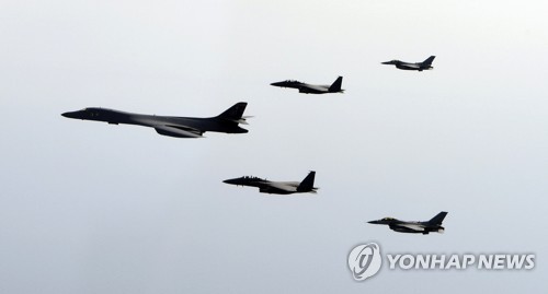 Sortie de 2 bombardiers stratégiques américains B-1B en République de Corée