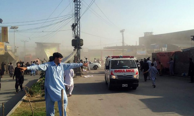 Attentats au Pakistan: au moins 50 morts