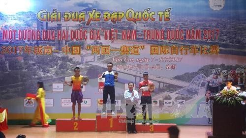 Clôture de la course cycliste internationale “Une route-2 pays Vietnam-Chine 2017”