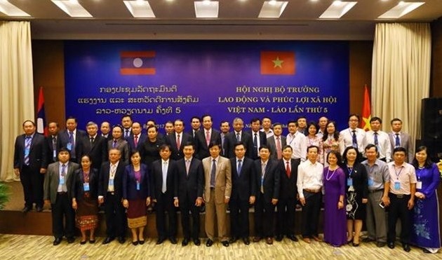 55 ans de relation Vietnam-Laos: en avant la coopération en termes de travail et de société