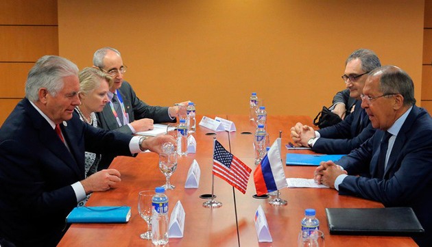 Lavrov et Tillerson, première rencontre «après sanctions»
