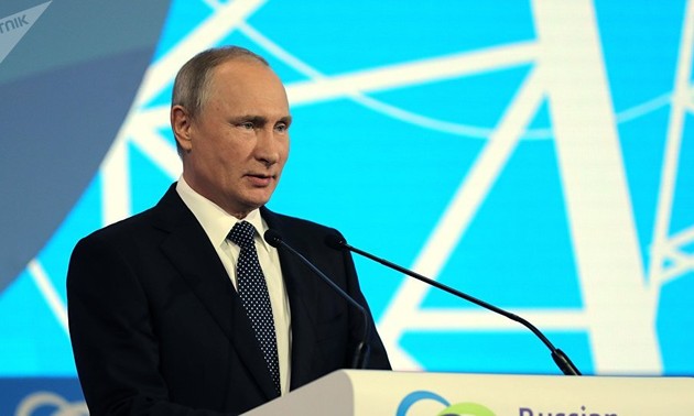  Vladimir Poutine critique les sanctions économiques à l’encontre de la Russie
