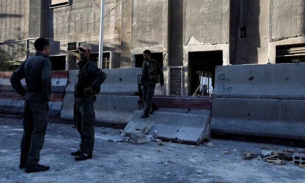 Syrie: le siège de la police à Damas visé par un triple attentat-suicide