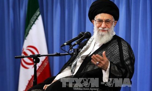 L'ayatollah Khamenei menace de “déchirer” l'accord sur le nucléaire iranien