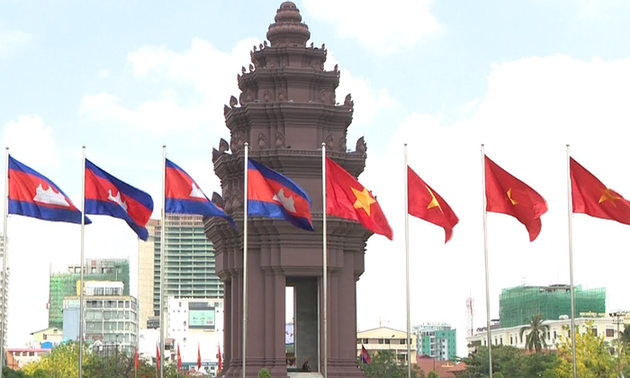 Le Vietnam fait don d’émetteurs d’ondes radioélectriques au Cambodge