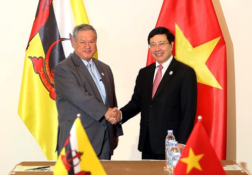 APEC 2017 : Pham Binh Minh rencontre le 2ème ministre des Affaires étrangères du Brunei
