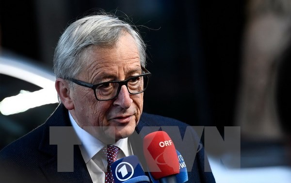 L'UE confirme une rencontre entre May et Juncker le 4 décembre