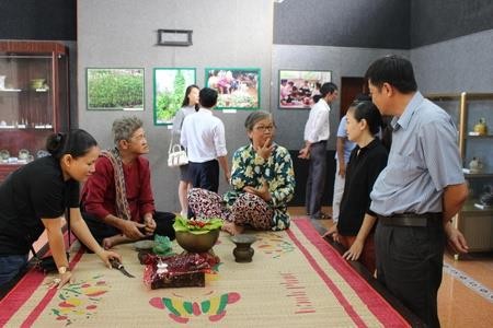 Exposition sur la coutume du bétel des ethnies vietnamiennes