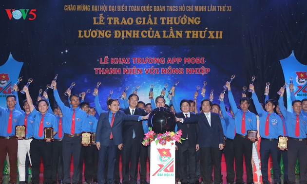86 jeunes ruraux reçoivent le prix Luong Dinh Cua 2017