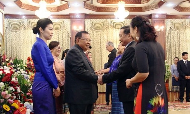 Fête nationale du Laos: messages de félicitation des dirigeants vietnamiens