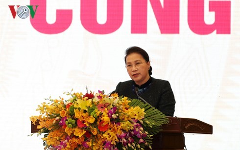 Nguyen Thi Kim Ngan demande de prendre soin des personnes méritantes