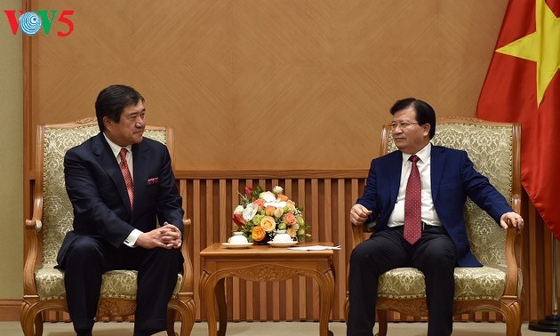 Le vice-Premier ministre Trinh Dinh Dung reçoit le PDG du groupe Mitsui