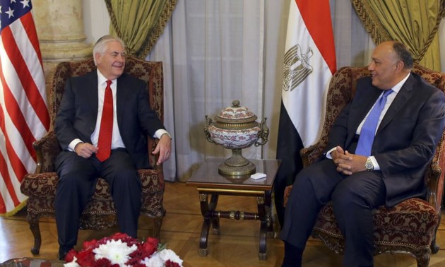 Au Caire, Tillerson entame une tournée délicate au Moyen-Orient