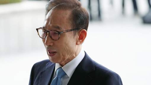 Le parquet sud-coréen réclame un mandat d'arrêt contre l'ex-président Lee