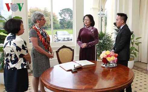 Dang Thi Ngoc Thinh rencontre des dirigeants du Victoria