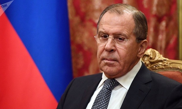 Lavrov s'entretient des frappes contre la Syrie avec Le Drian